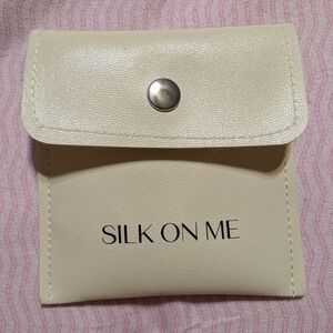 SILK ON ME Treasure box, with 1 Necklace, 1 bracelet